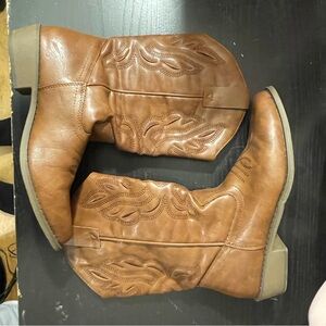 Short brown Cowboy boots